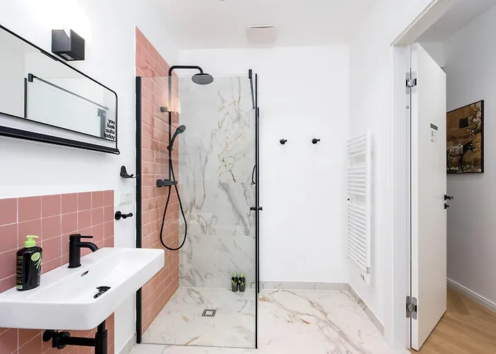 Limehome Karajangasse