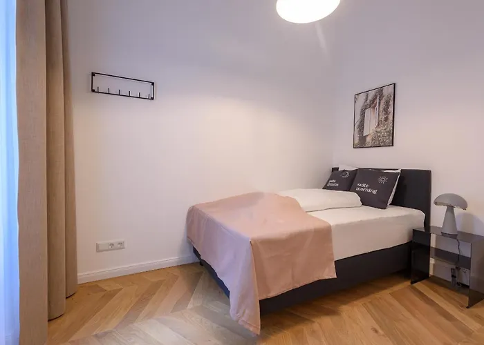 Limehome Karajangasse Daire *